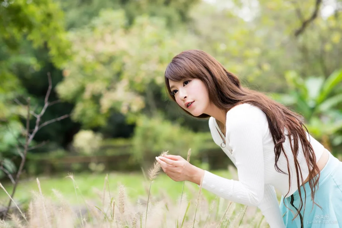 Taiwan Goddess Xia Qing / Leg Model MISO, Autumn Wind Photo Set photo 2