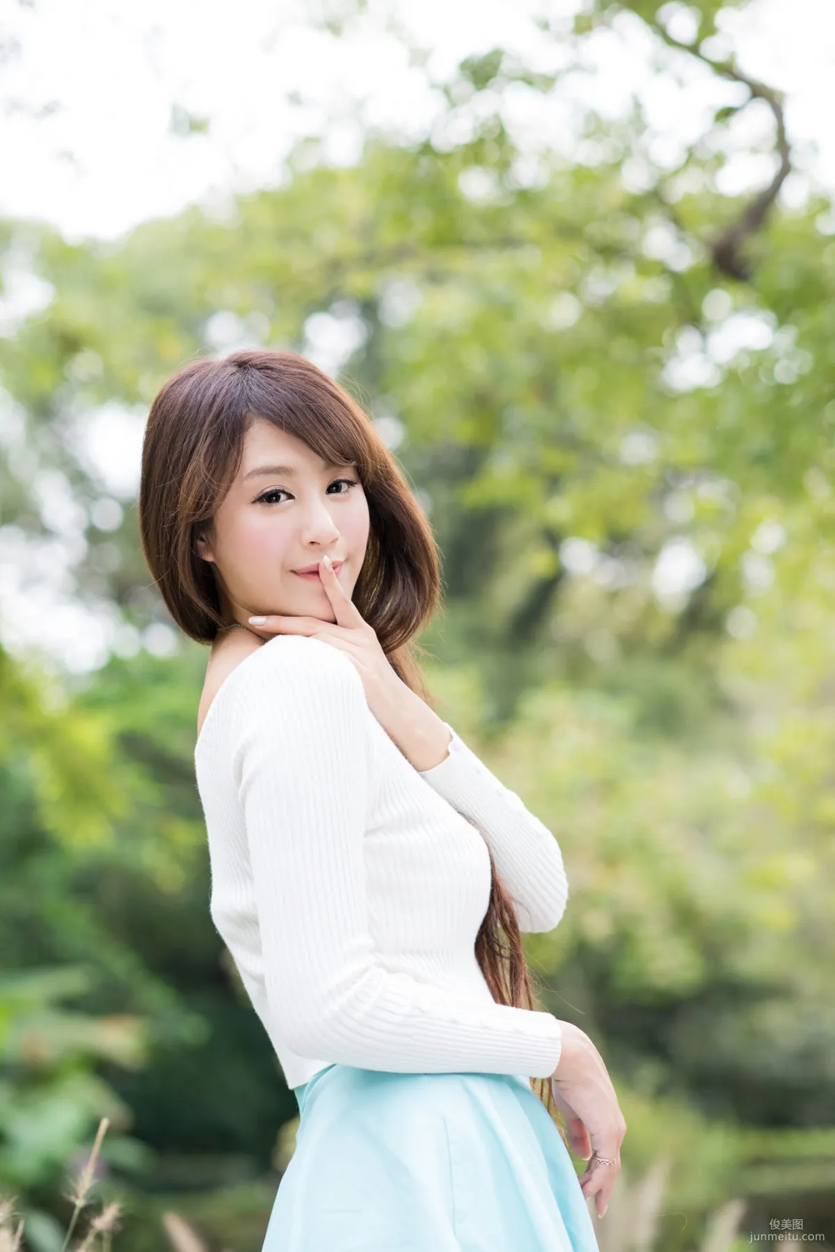 Taiwan Goddess Xia Qing / Leg Model MISO, Autumn Wind Photo Set photo 3