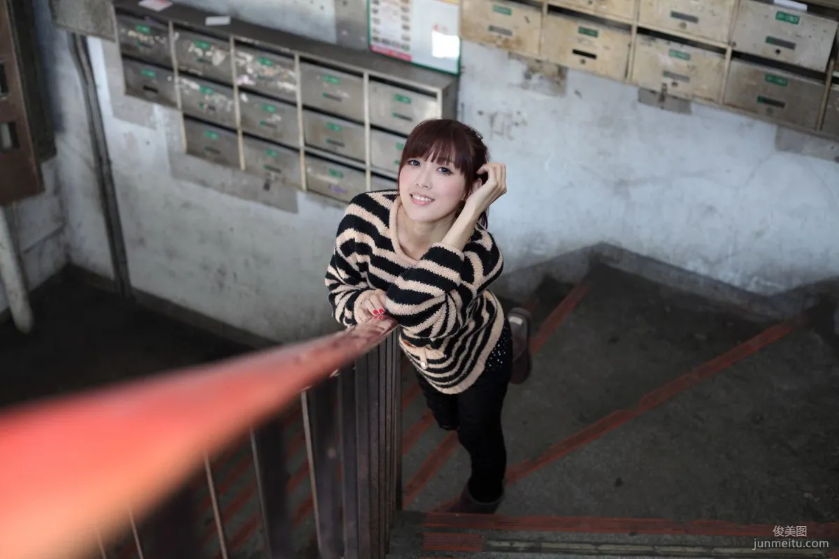Taiwan Model Kila Jingjing / Jin Yunqiao, 4 Street Snap Series Photos Collection photo 34