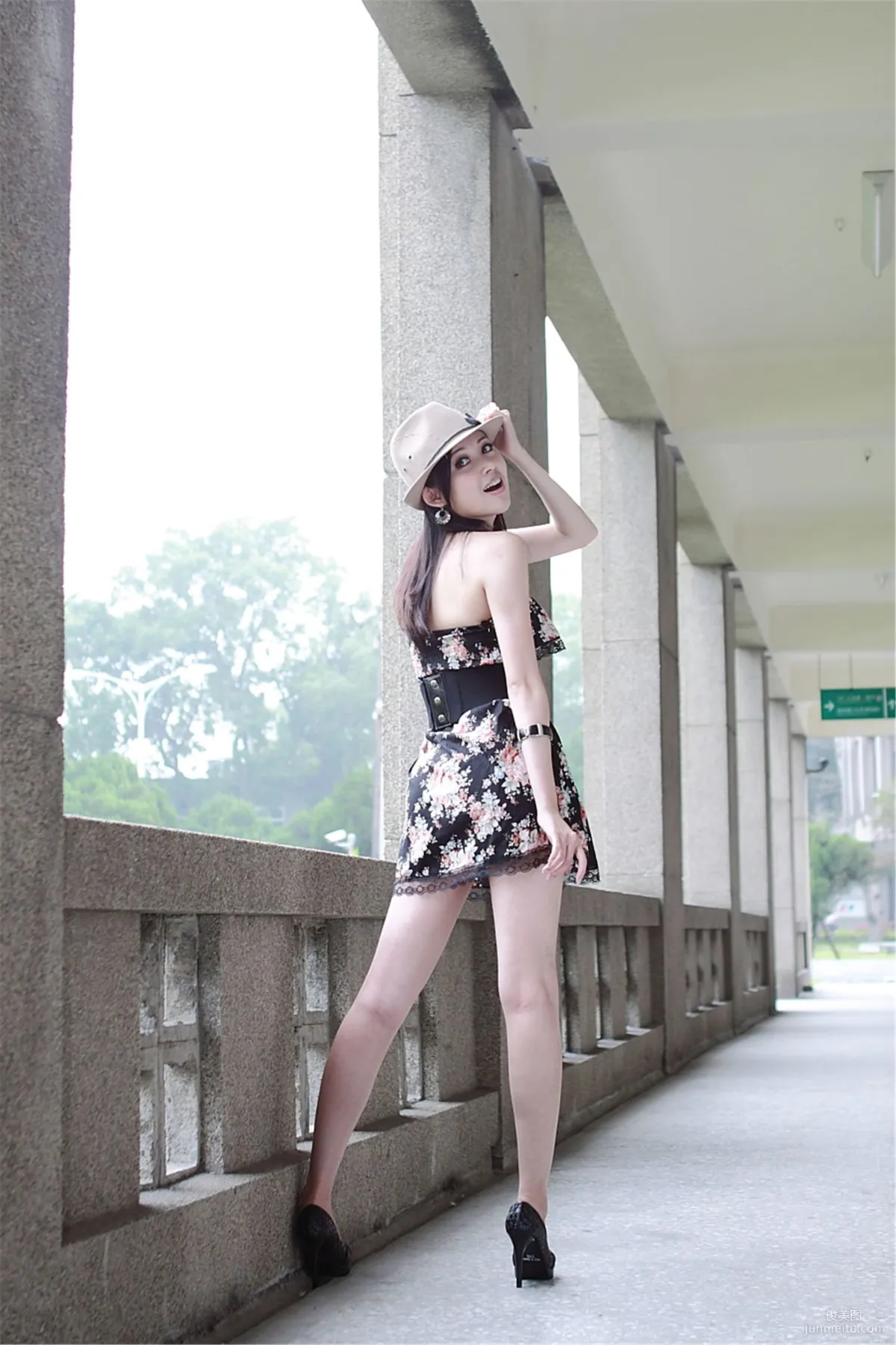 Taiwan Model Avy Du Kewei, Fashion Dress Street Snap Photo Set photo 3