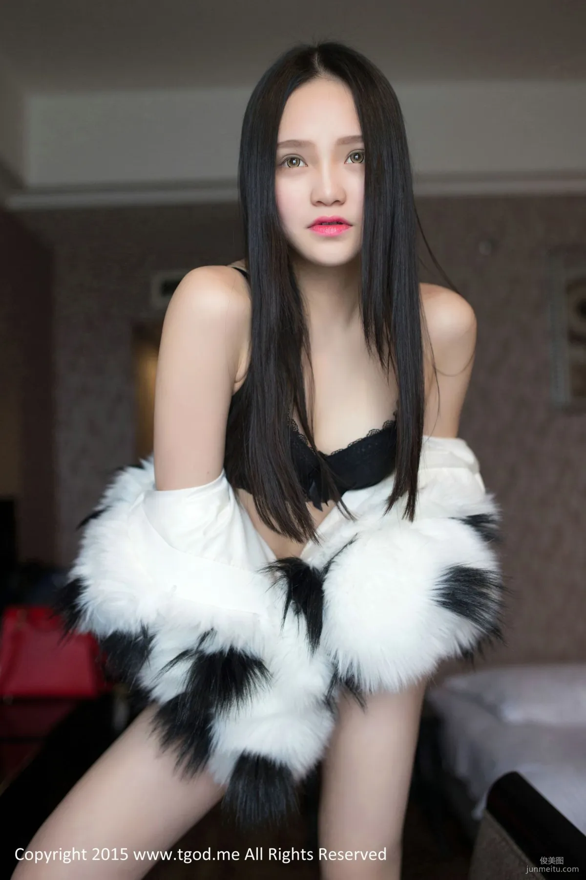 可愛女神佩佩Cassie 《皮草VS白襯衣》 [TGOD推女神] 寫真集 57