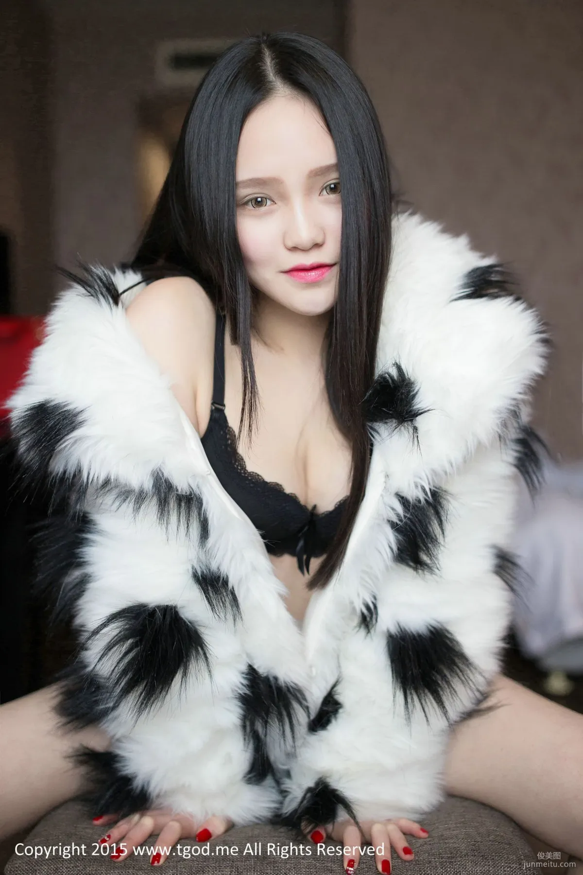 可愛女神佩佩Cassie 《皮草VS白襯衣》 [TGOD推女神] 寫真集 51
