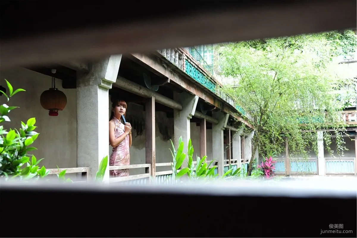 Taiwanese Girl Tang Tang, Lin Family Mansion Classical Cheongsam Outdoor Shoot Photo Set photo 2