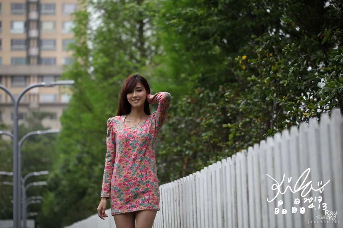 Taiwan Beauty Liao Tingling/Kila Jingjing 'Floral Ultra-Short Skirt Street Snap' Photo Set photo 4
