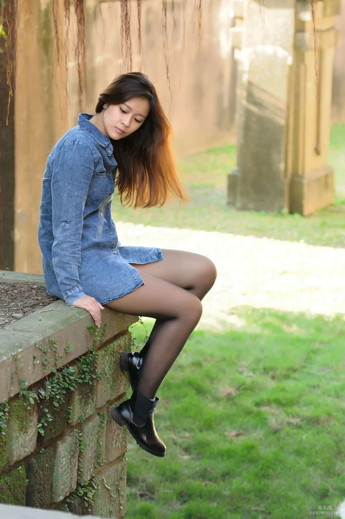 Emily: Web Idols photo 11