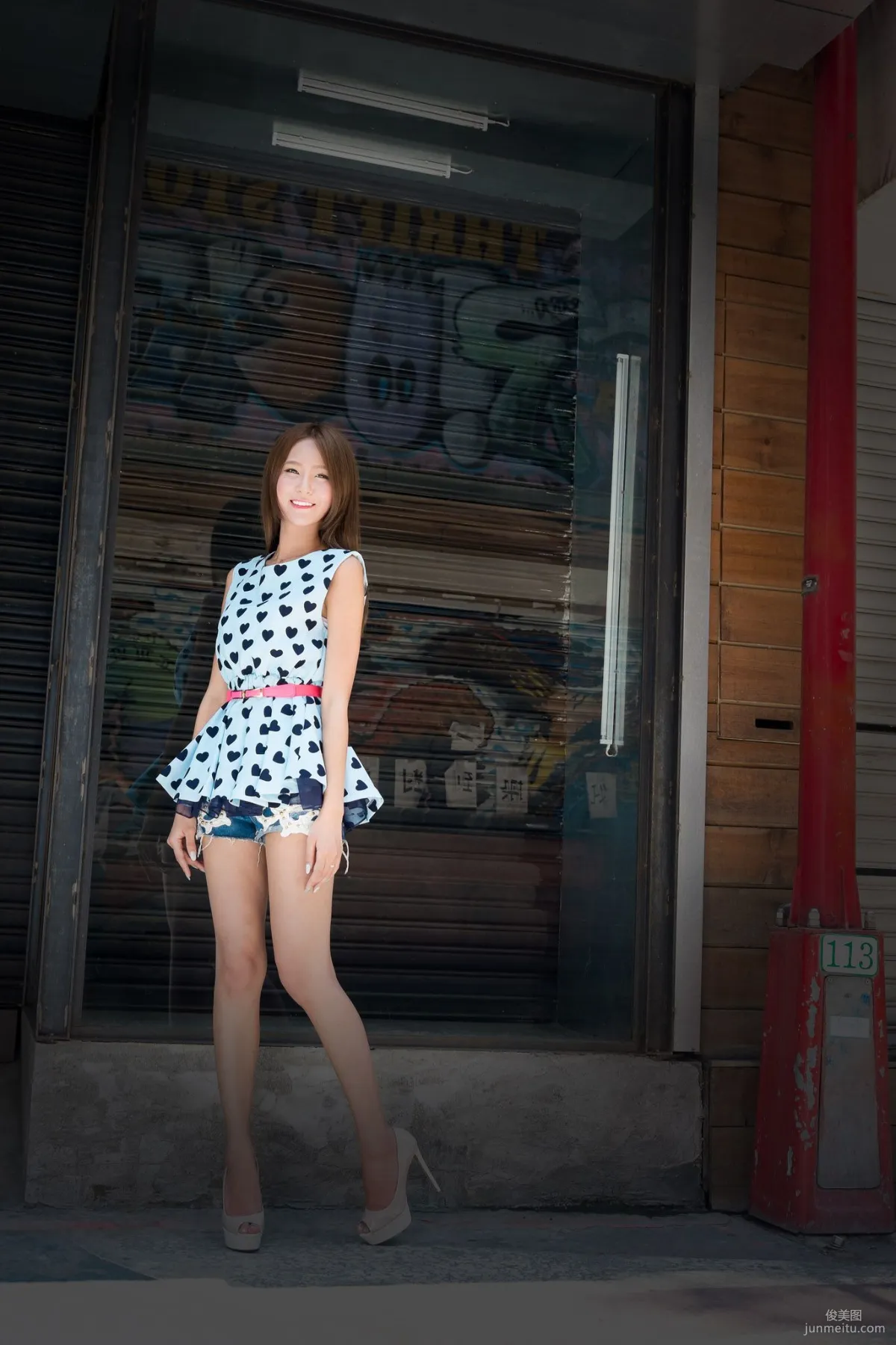 Winnie Xiaoxue, Street Snap Hot Pants Beautiful Legs Series Photo Set photo 15