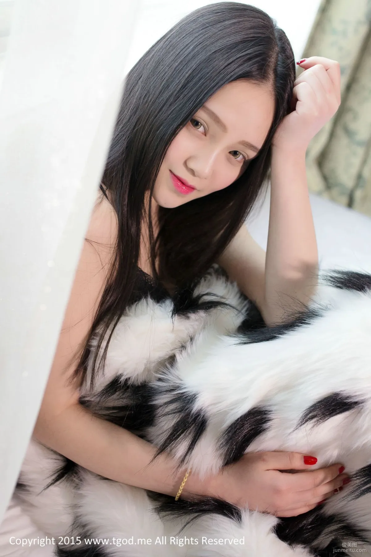 可愛女神佩佩Cassie 《皮草VS白襯衣》 [TGOD推女神] 寫真集 25