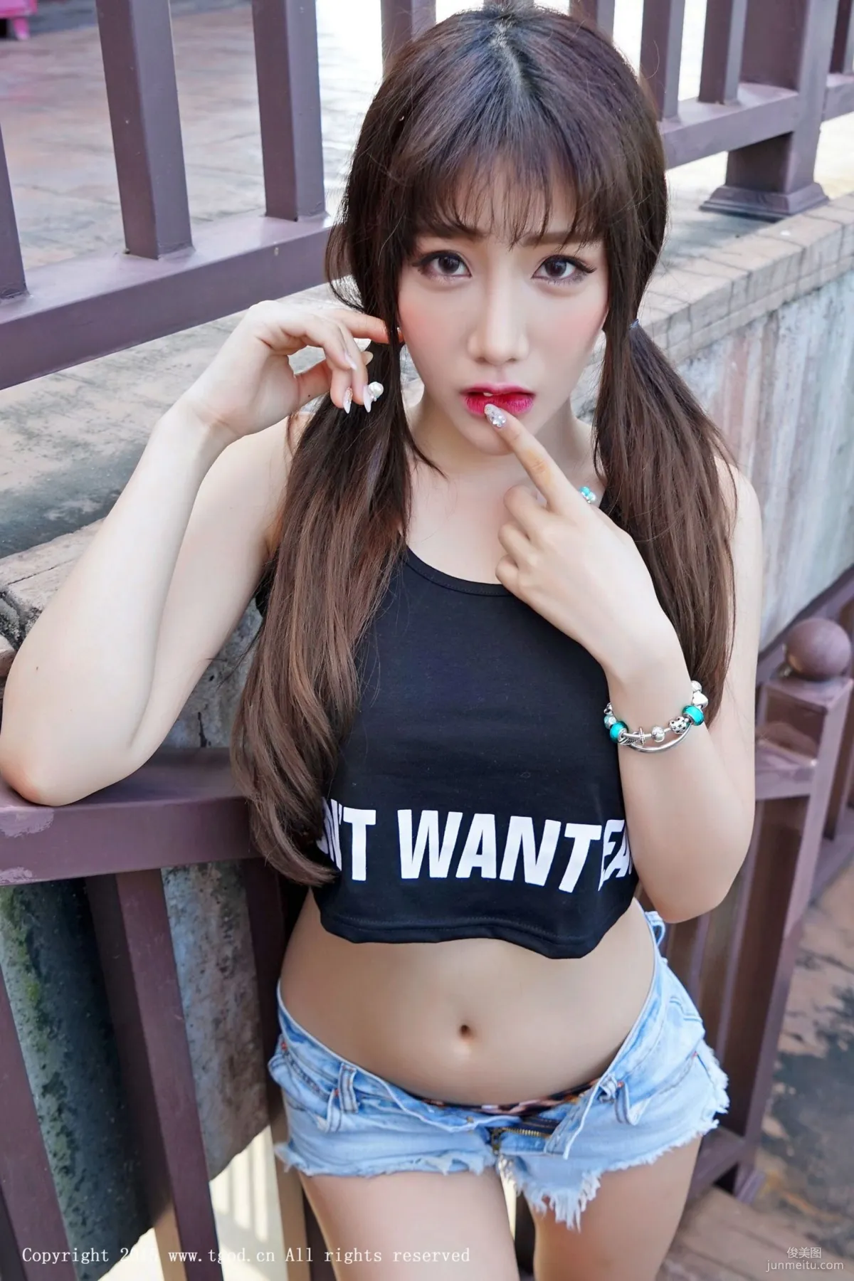 Akiki Zhu Ruomu, Yunman Travel Shoot, Denim Hot Pants, Sheer Gauze Girl Series [TGOD] Photo Set photo 1