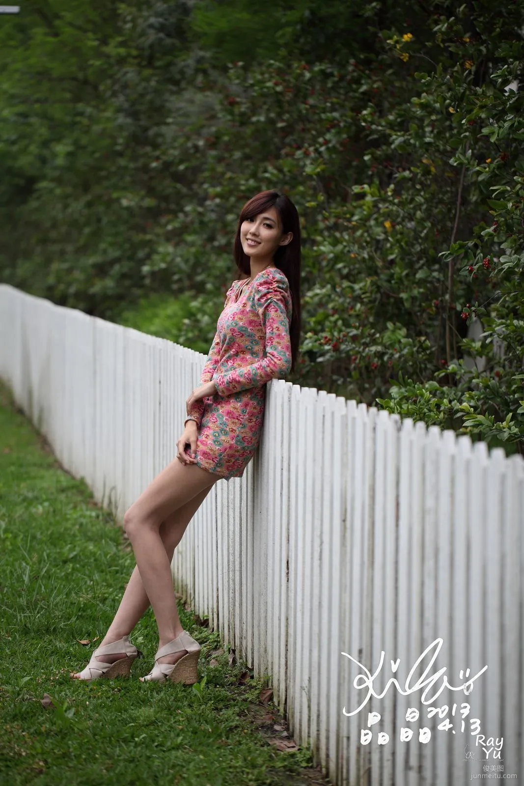 Taiwan Beauty Liao Tingling/Kila Jingjing 'Floral Ultra-Short Skirt Street Snap' Photo Set photo 5