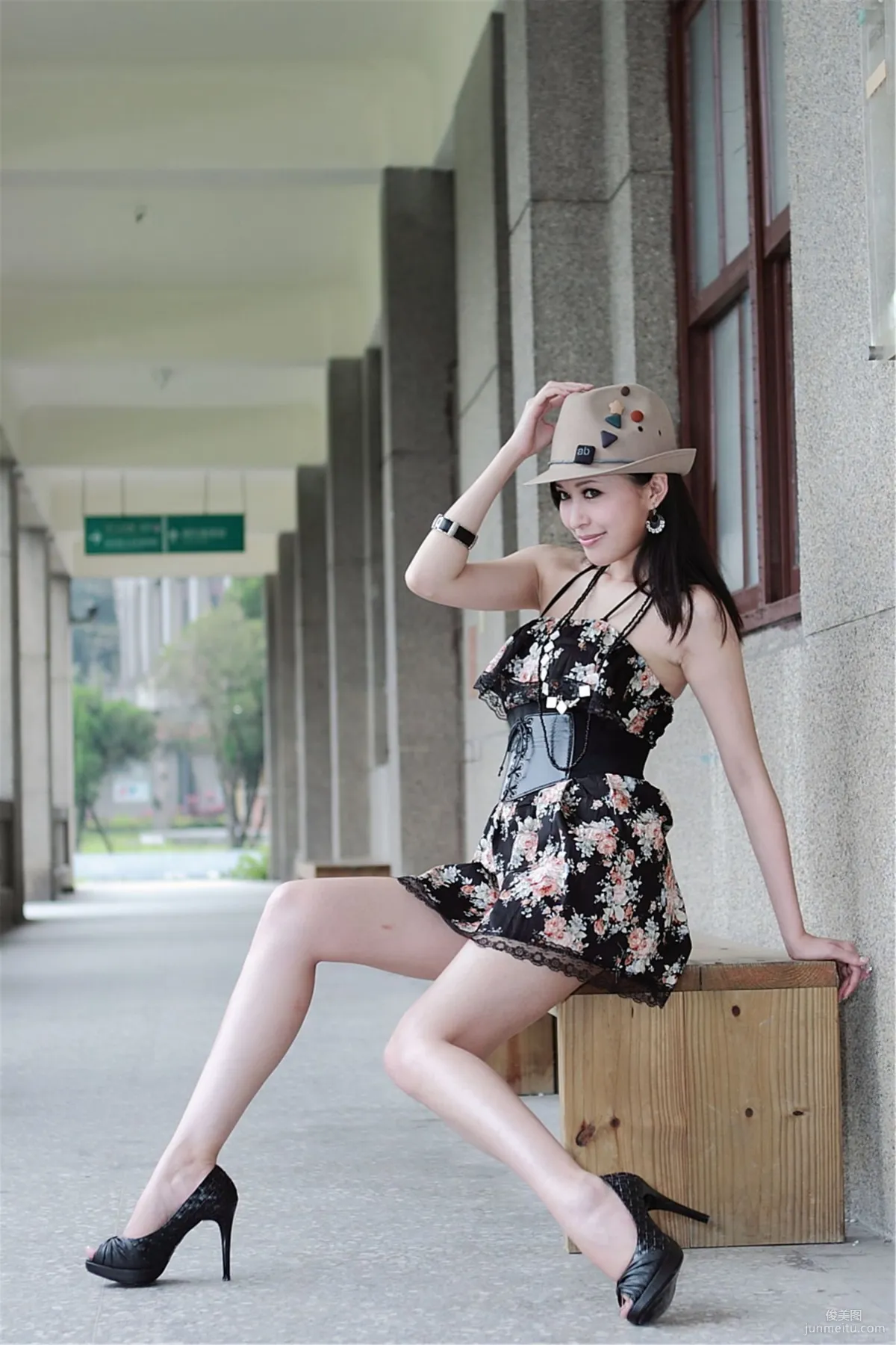 Taiwan Model Avy Du Kewei, Fashion Dress Street Snap Photo Set photo 5