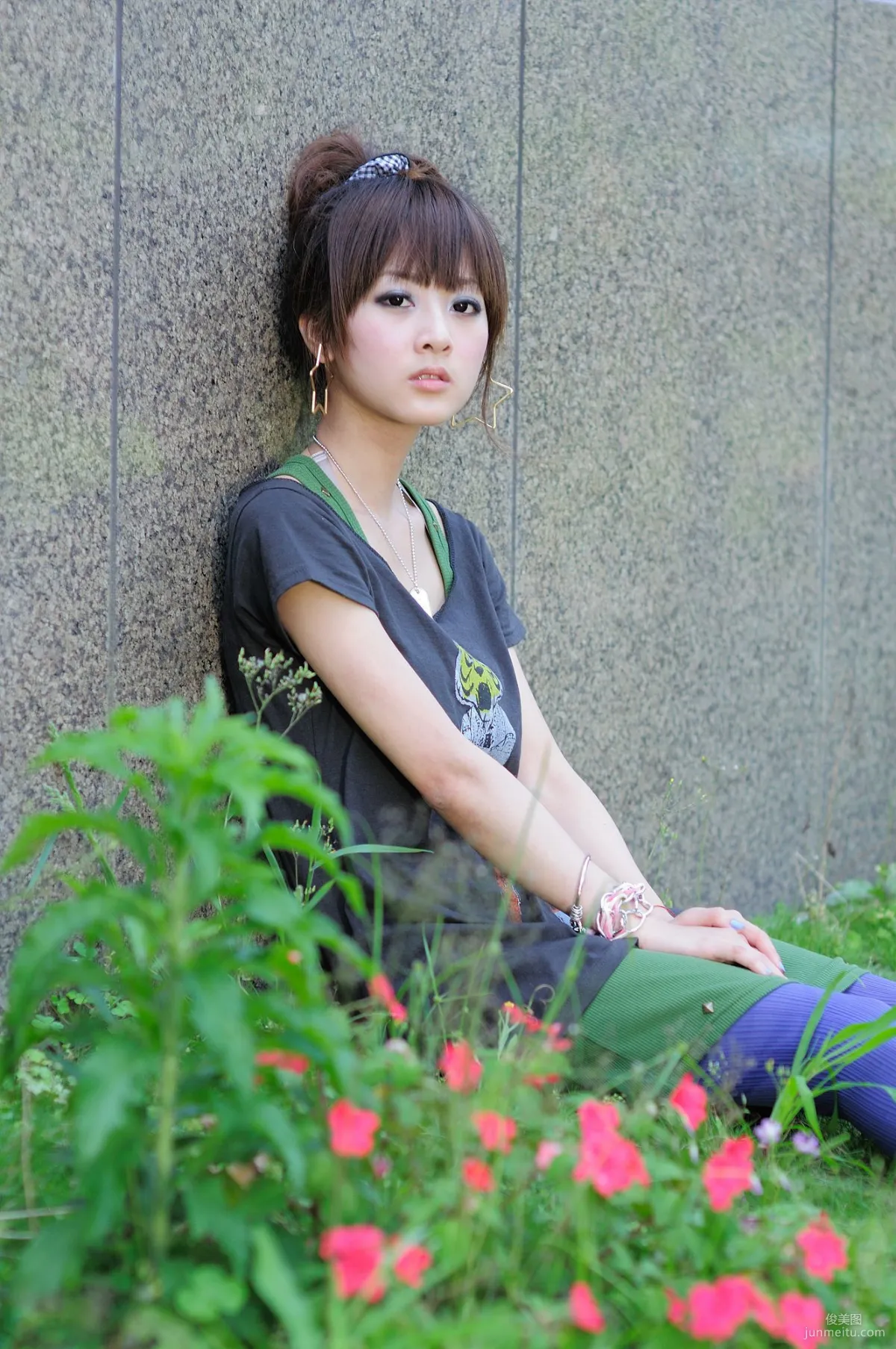 果子Mikako《台大法商學院外拍》寫真集 41
