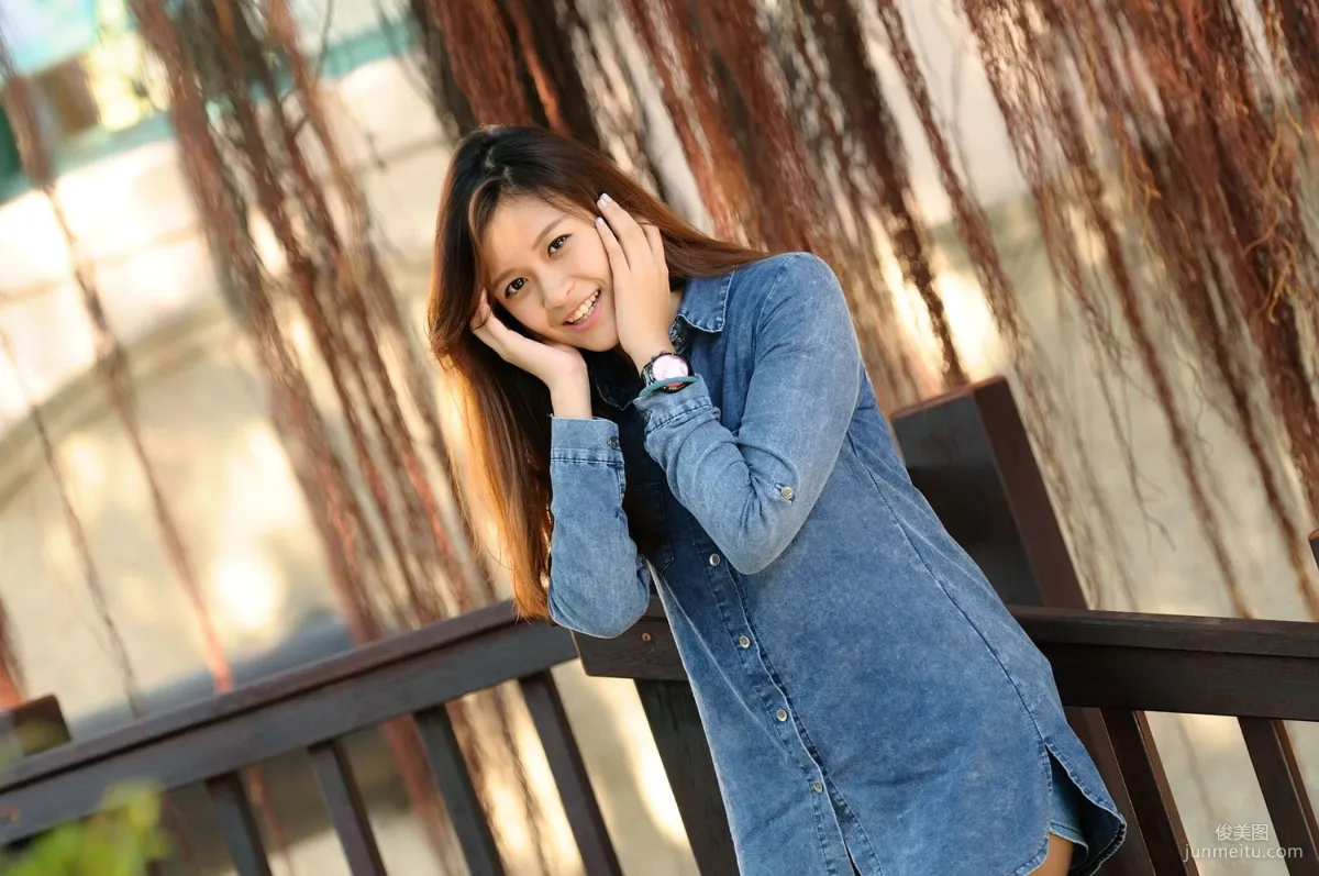 Emily: Web Idols photo 10