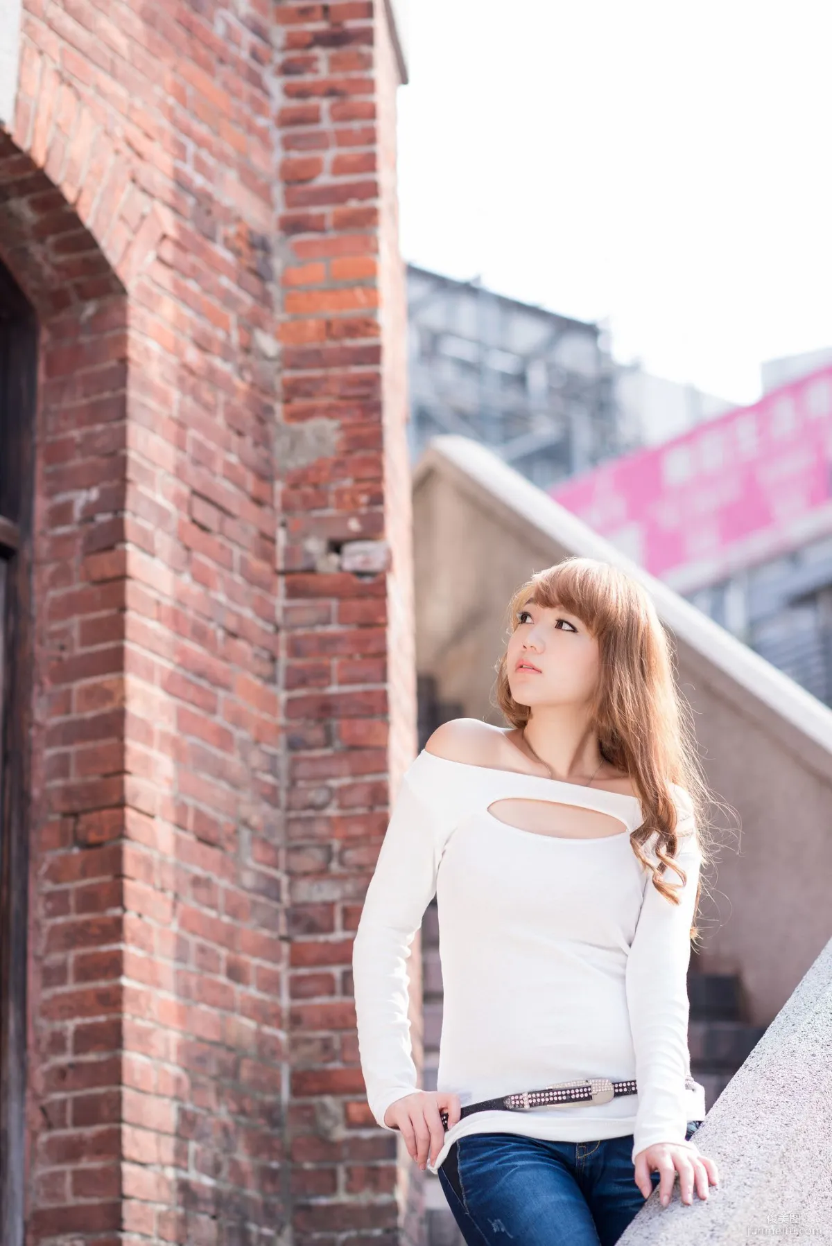 台灣美女黃镫娴Neko《信義外拍》寫真集 30