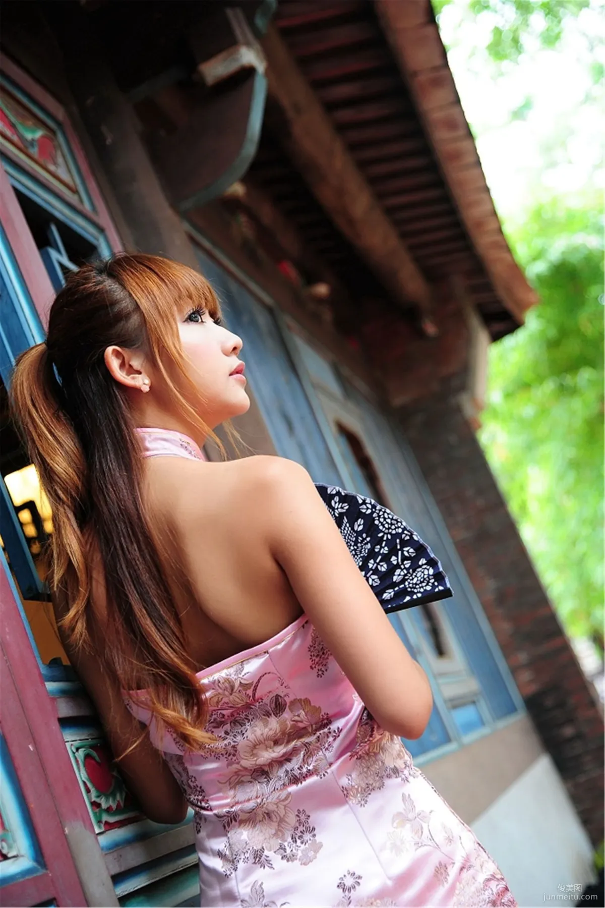Taiwanese Girl Tang Tang, Lin Family Mansion Classical Cheongsam Outdoor Shoot Photo Set photo 11