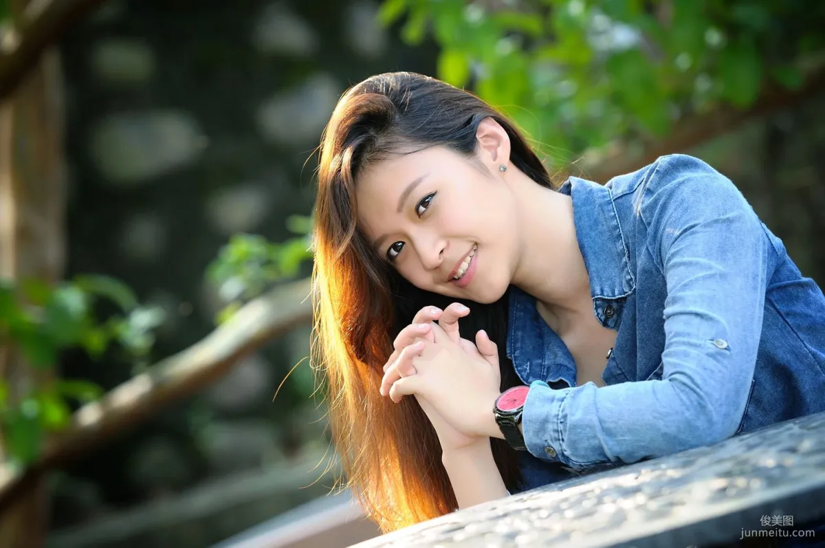 Emily: Web Idols photo 7