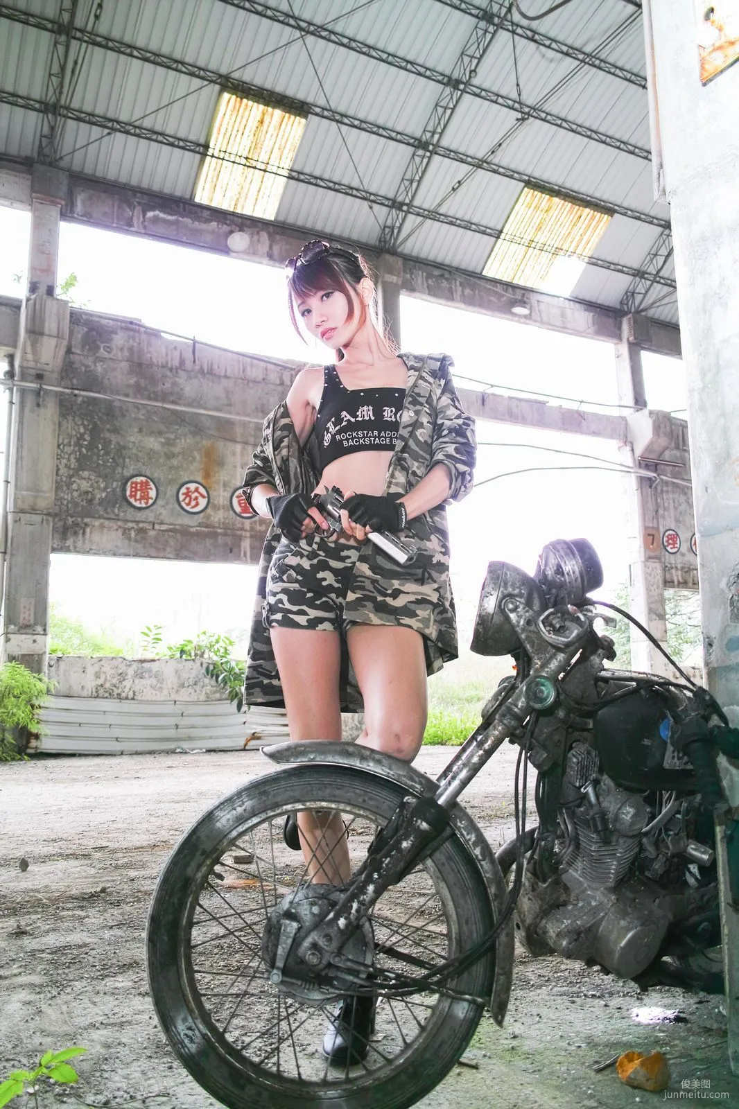 台灣美女蔡譯心Candice《南港廢墟外拍》寫真集 2