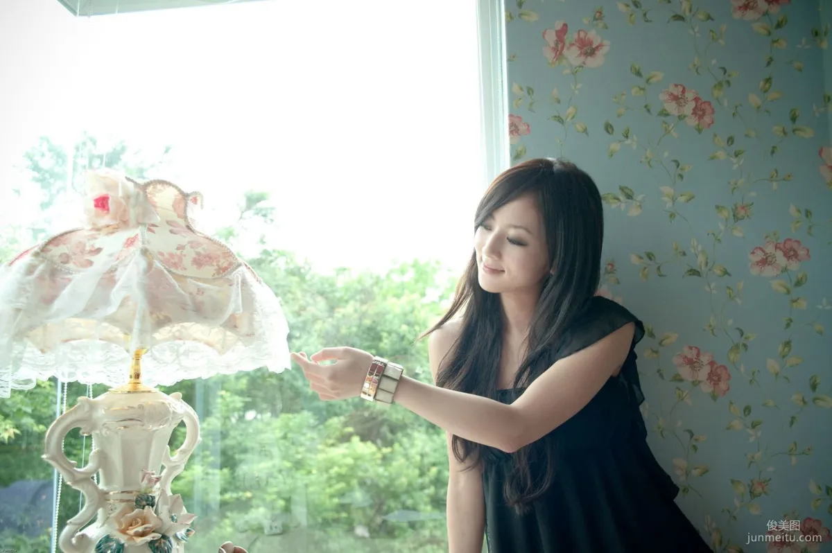 果子MM/Mikako《歐莉葉荷外拍》寫真集 40