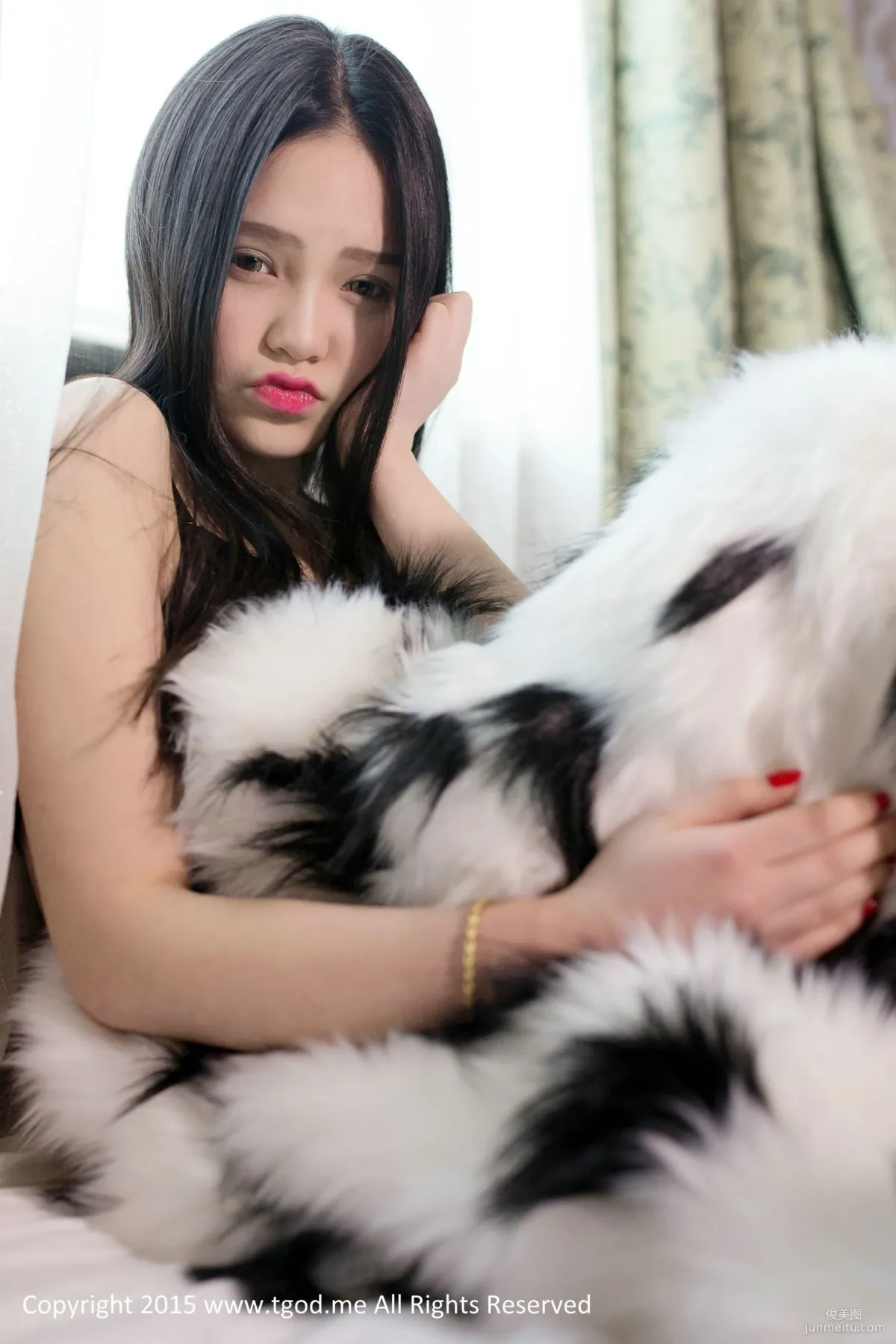 可愛女神佩佩Cassie 《皮草VS白襯衣》 [TGOD推女神] 寫真集 26