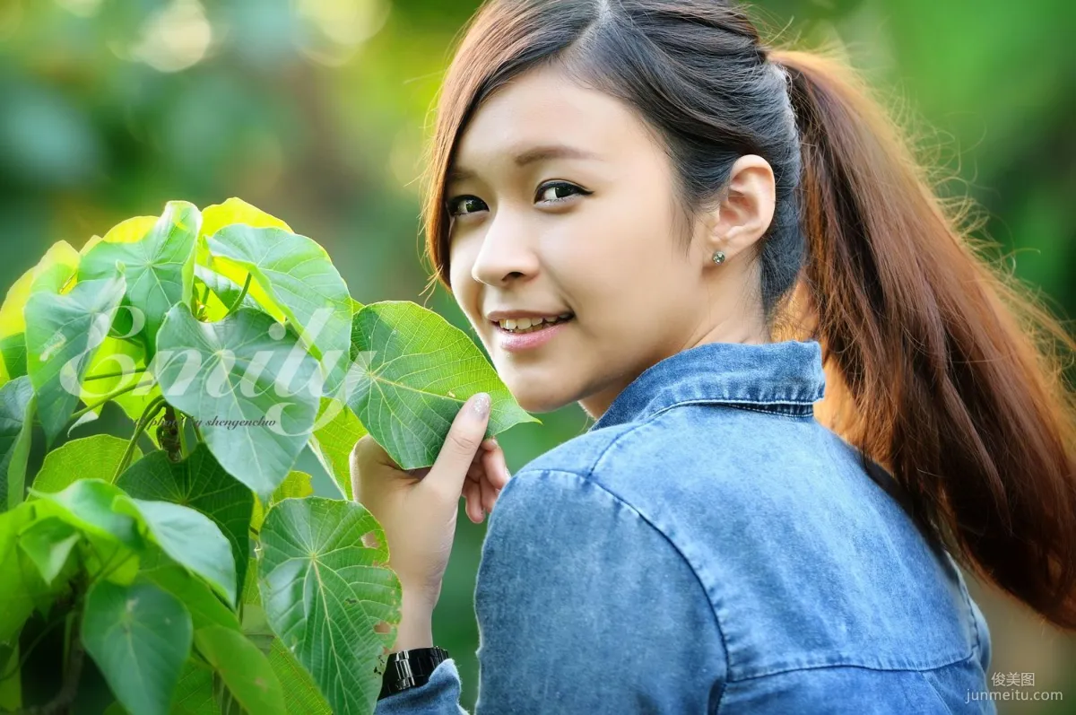 Emily: Web Idols photo 8