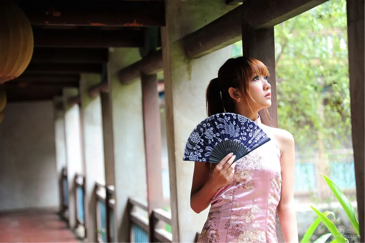 Taiwanese Girl Tang Tang, Lin Family Mansion Classical Cheongsam Outdoor Shoot Photo Set photo 3