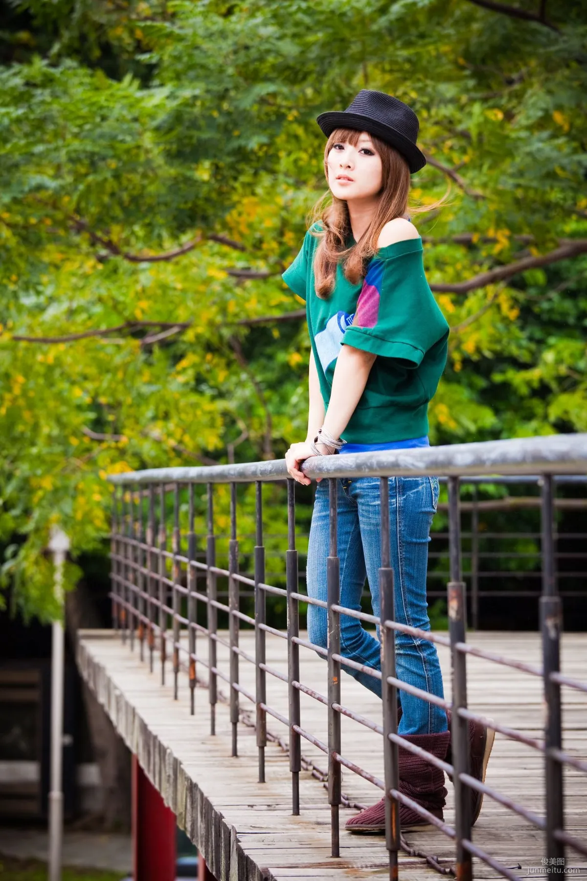 果子MM/Mikako《華山藝文中心外拍》寫真集 8
