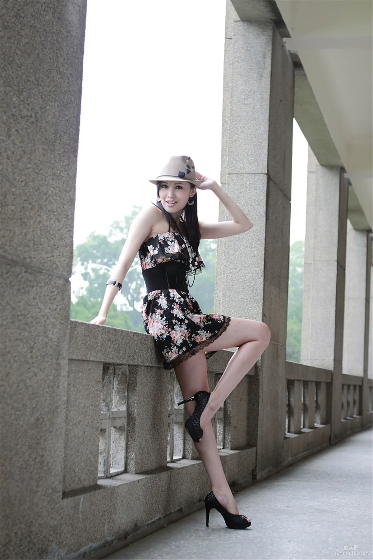 Taiwan Model Avy Du Kewei, Fashion Dress Street Snap Photo Set photo 7
