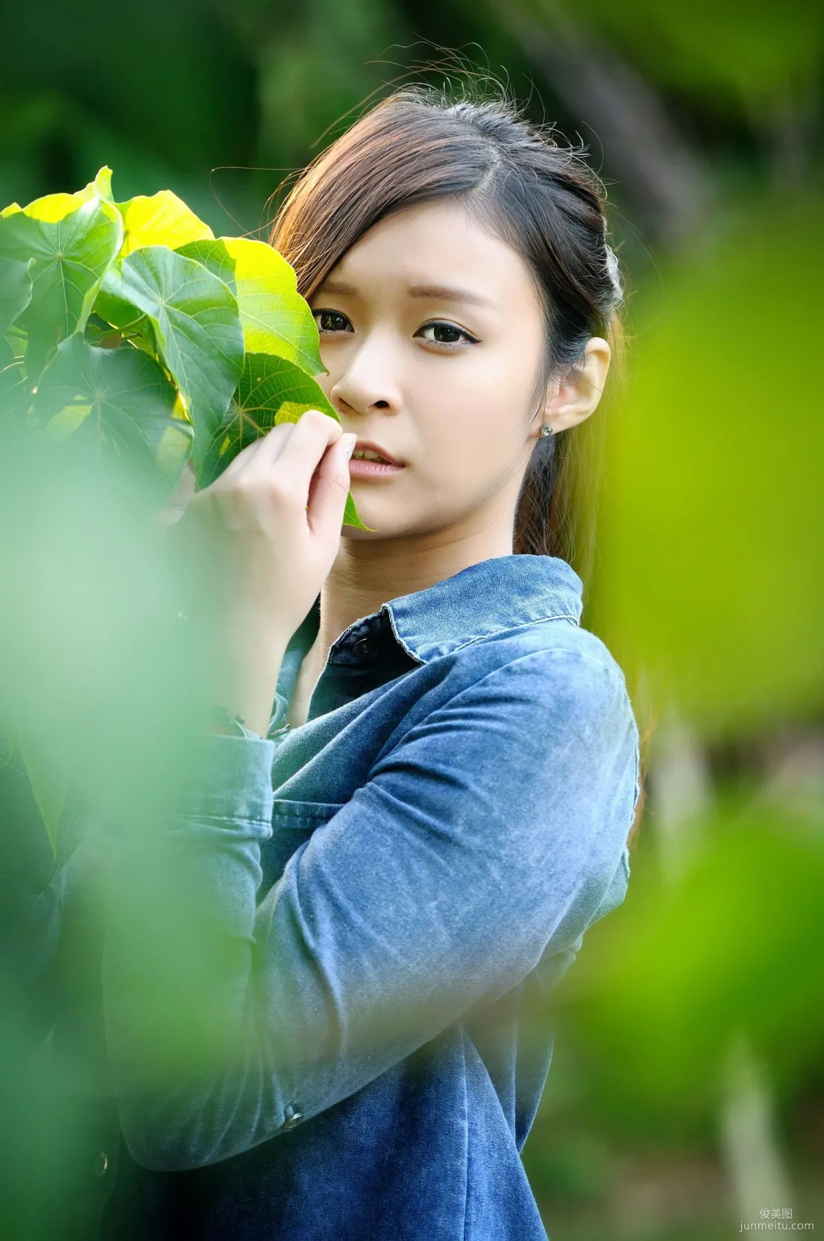 Emily: Web Idols photo 2