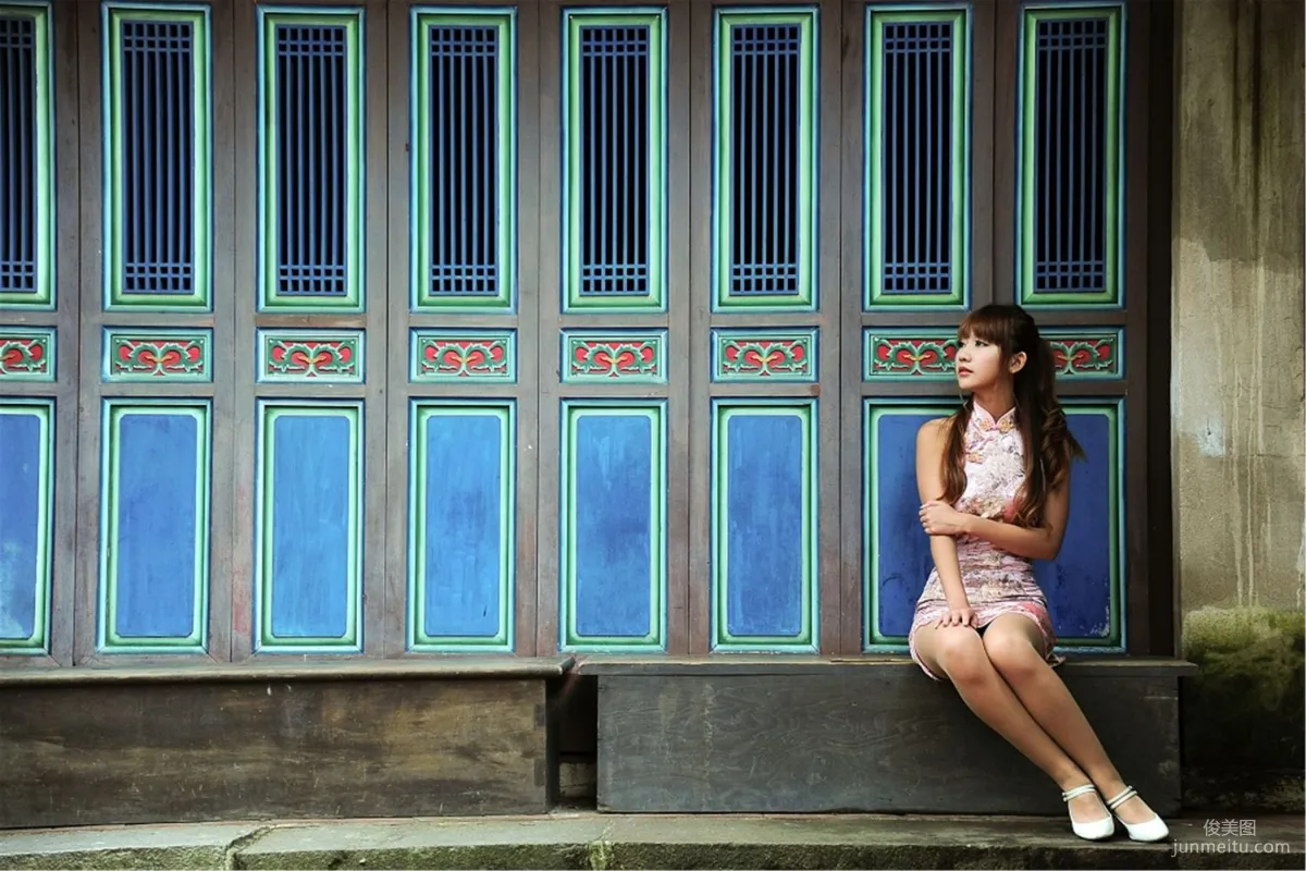 Taiwanese Girl Tang Tang, Lin Family Mansion Classical Cheongsam Outdoor Shoot Photo Set photo 9