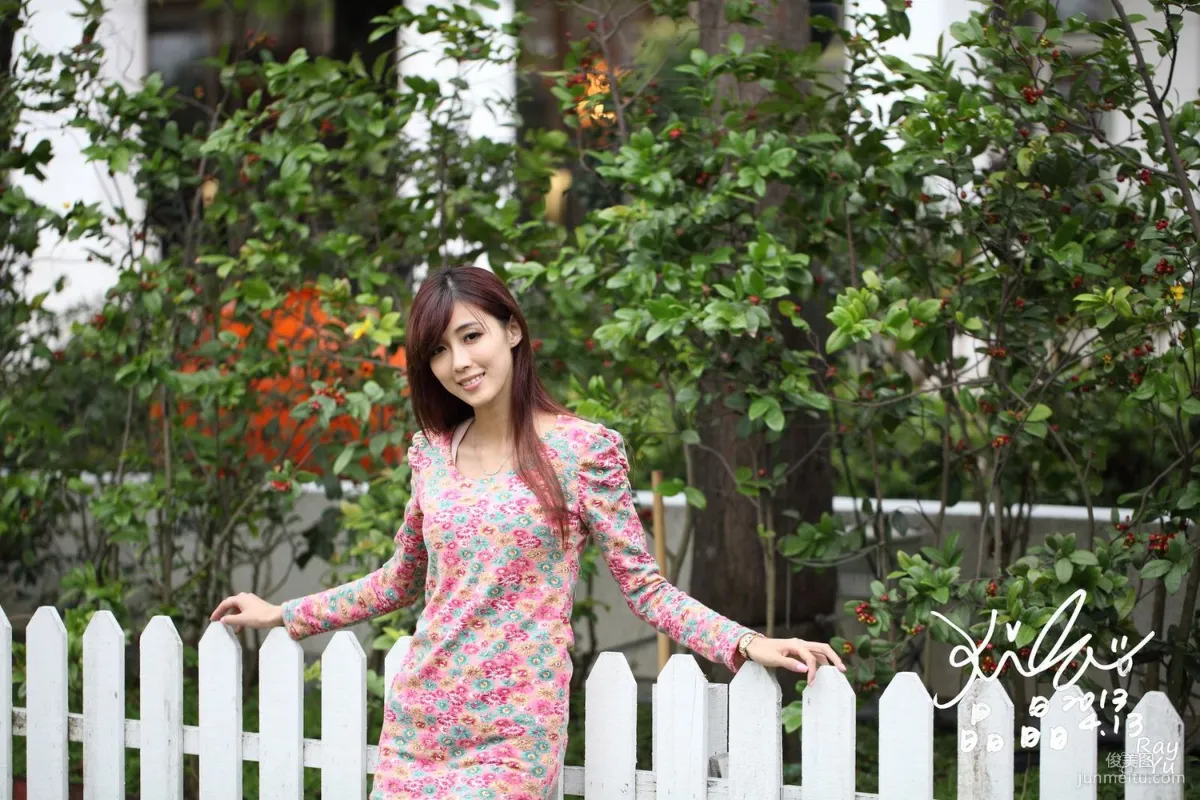 Taiwan Beauty Liao Tingling/Kila Jingjing 'Floral Ultra-Short Skirt Street Snap' Photo Set photo 2