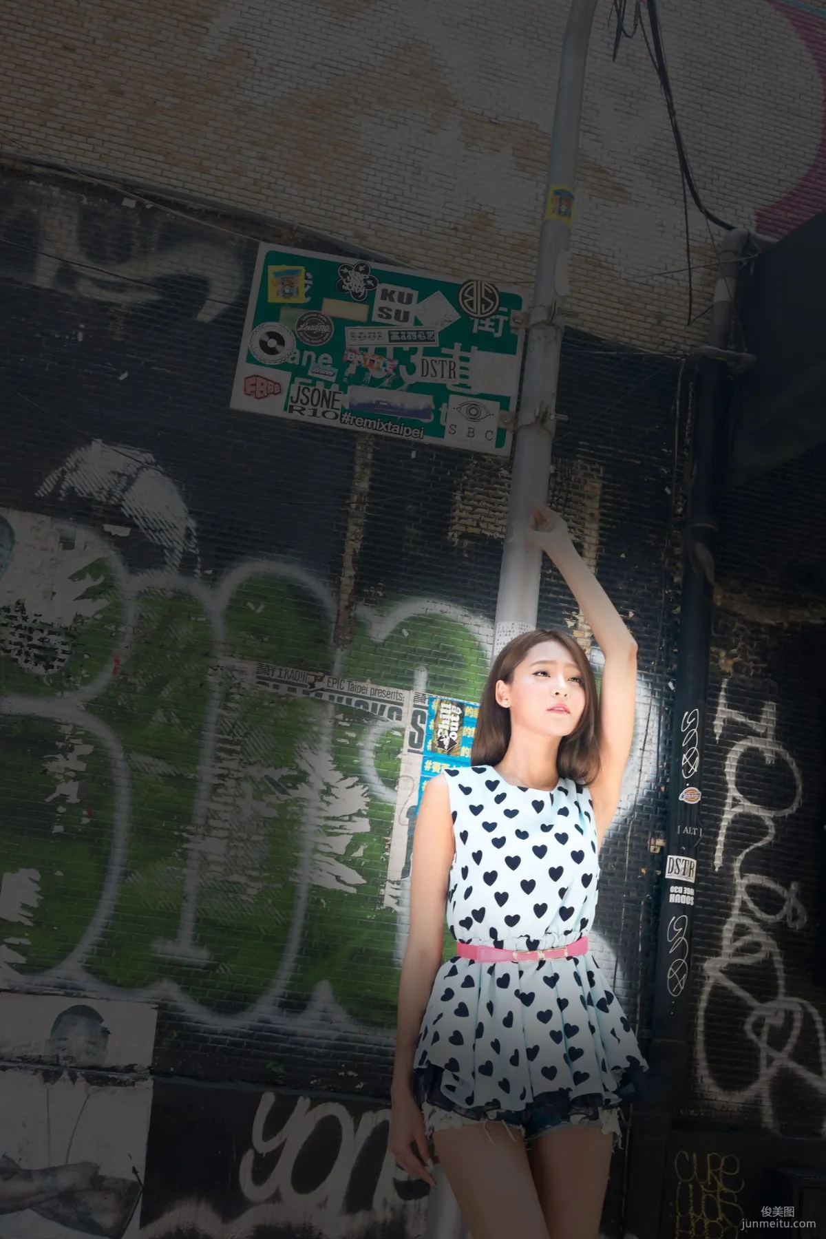 Winnie Xiaoxue, Street Snap Hot Pants Beautiful Legs Series Photo Set photo 22