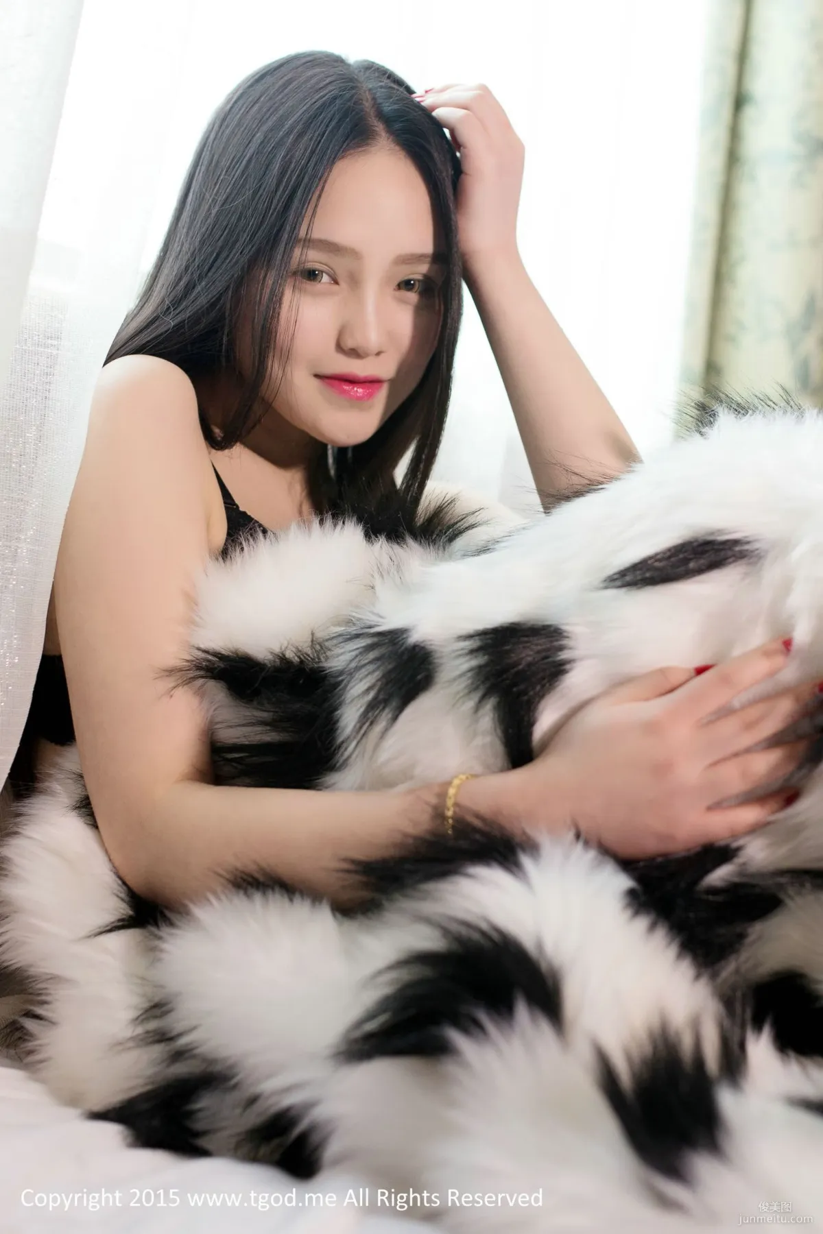 可愛女神佩佩Cassie 《皮草VS白襯衣》 [TGOD推女神] 寫真集 24