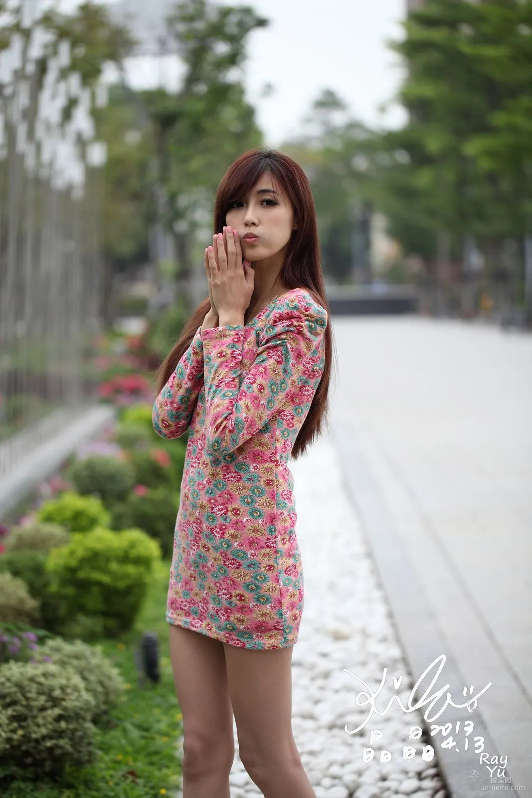 Taiwan Beauty Liao Tingling/Kila Jingjing 'Floral Ultra-Short Skirt Street Snap' Photo Set photo 14
