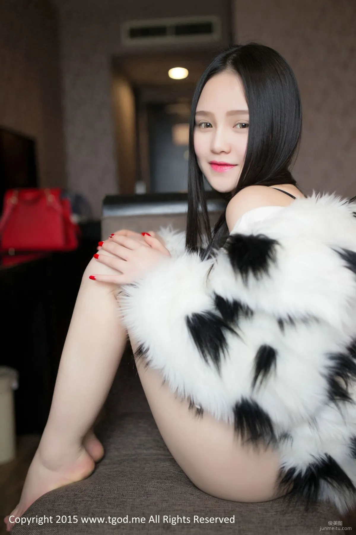 可愛女神佩佩Cassie 《皮草VS白襯衣》 [TGOD推女神] 寫真集 53