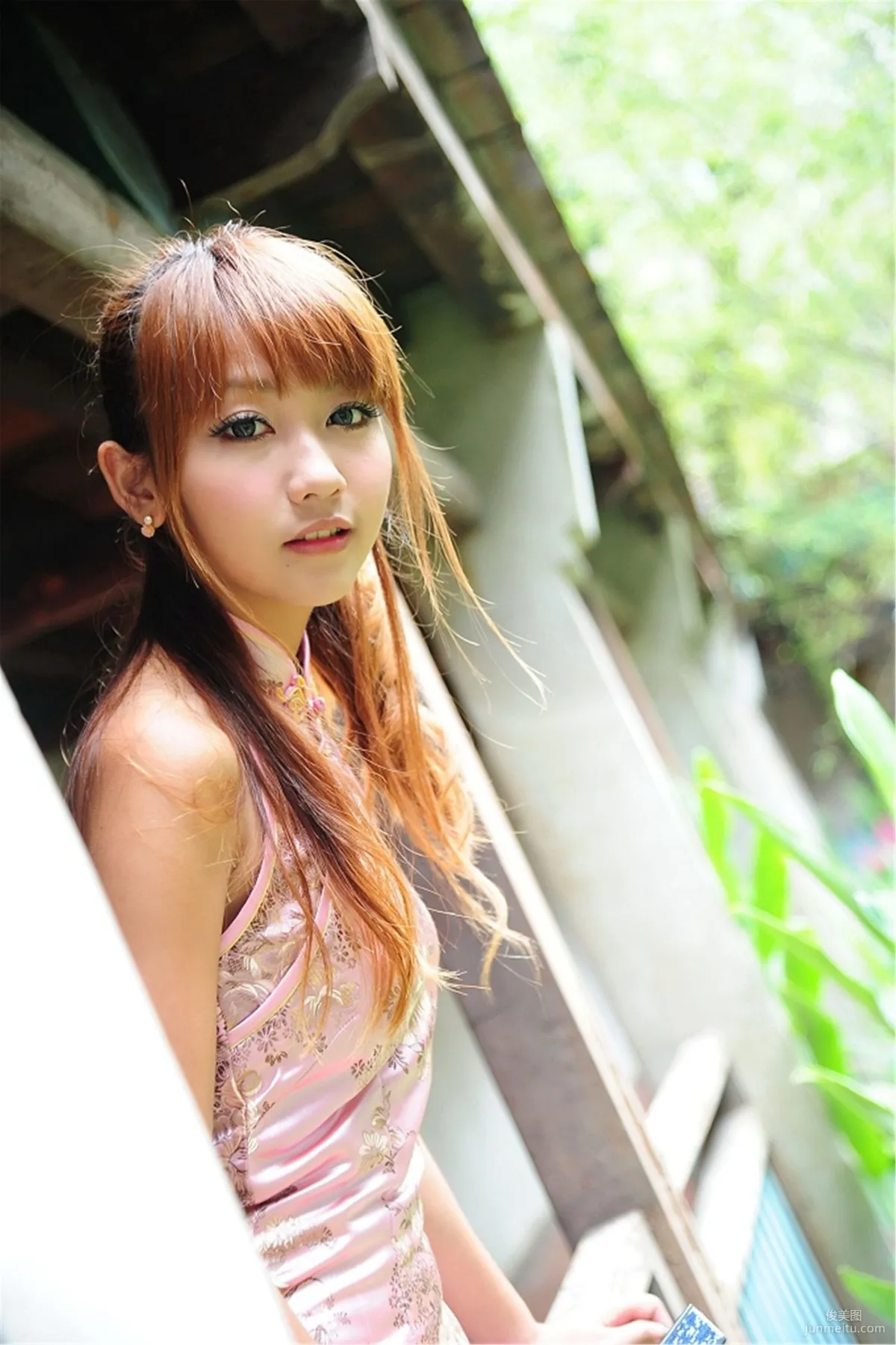 Taiwanese Girl Tang Tang, Lin Family Mansion Classical Cheongsam Outdoor Shoot Photo Set photo 13
