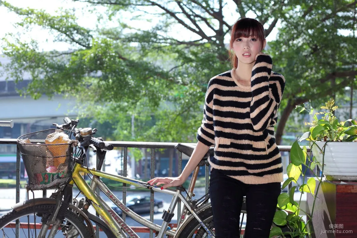 Taiwan Model Kila Jingjing / Jin Yunqiao, 4 Street Snap Series Photos Collection photo 31