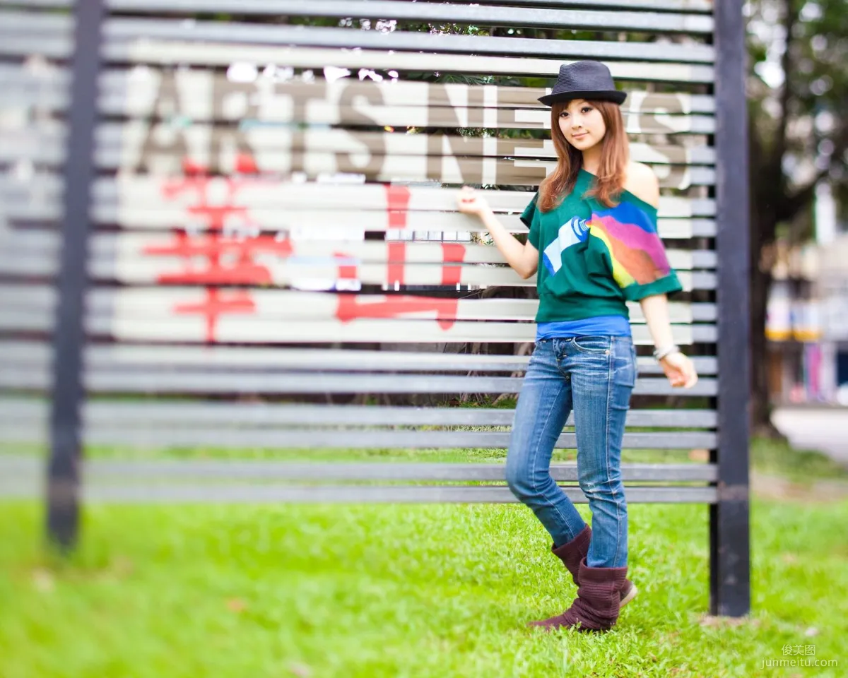果子MM/Mikako《華山藝文中心外拍》寫真集 16