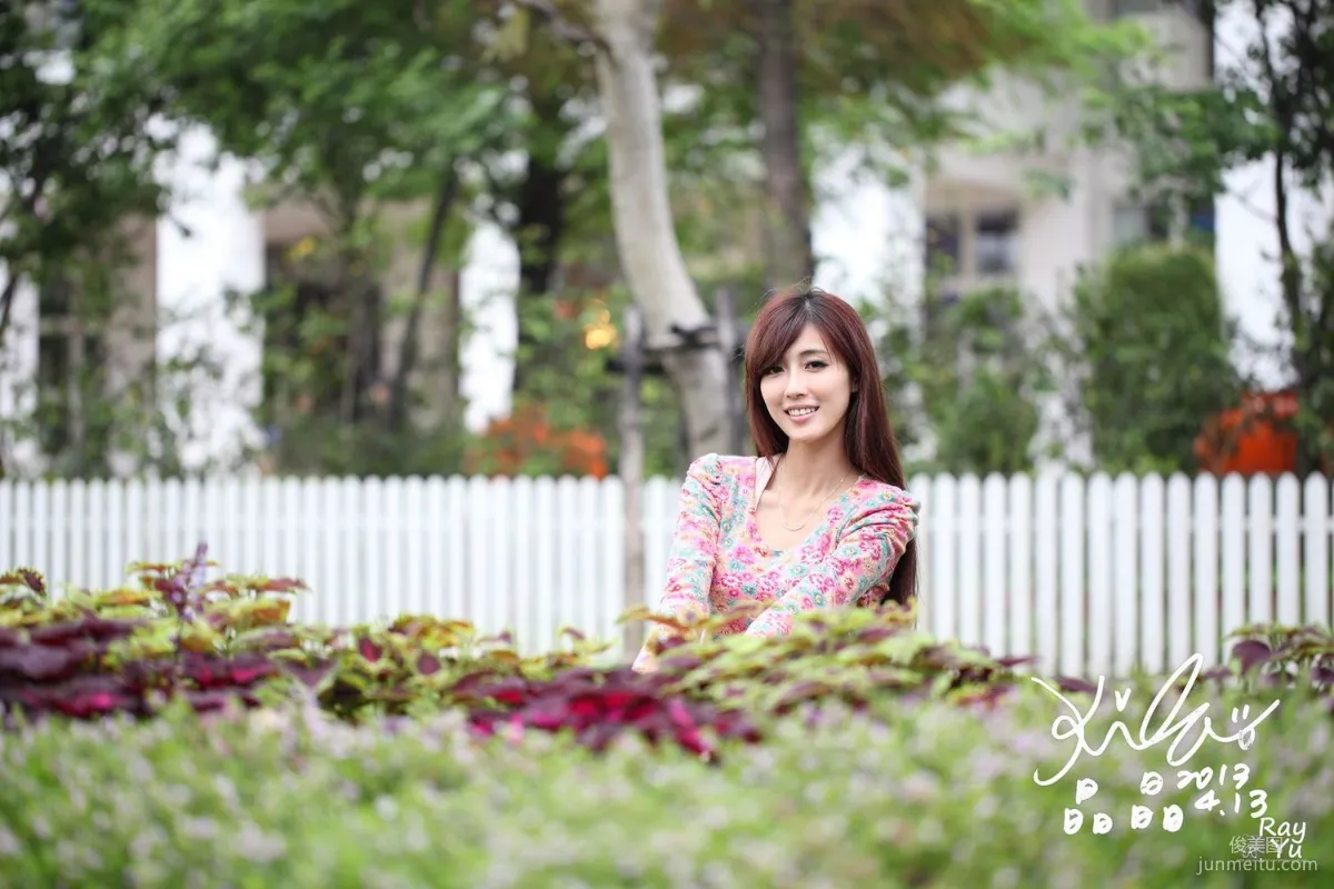 Taiwan Beauty Liao Tingling/Kila Jingjing 'Floral Ultra-Short Skirt Street Snap' Photo Set photo 1