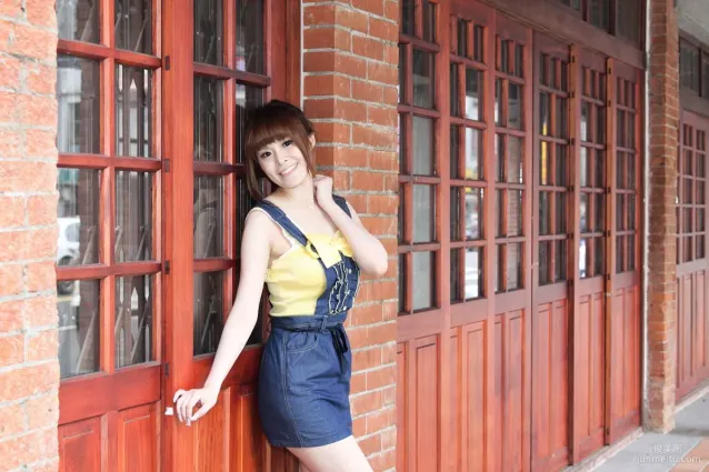 台灣可愛妹子白白/李依璇《外拍圖片》寫真合集