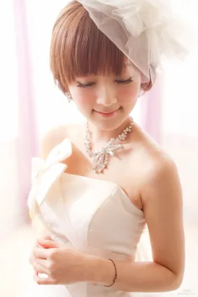 果子MM/張凱潔《棚拍婚紗》寫真集