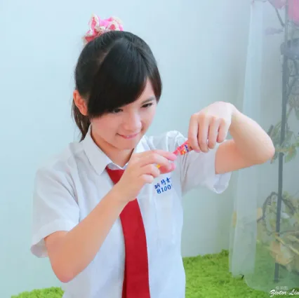 台灣正妹虞成敬Alice《俏皮可愛校服小蘿莉》寫真集