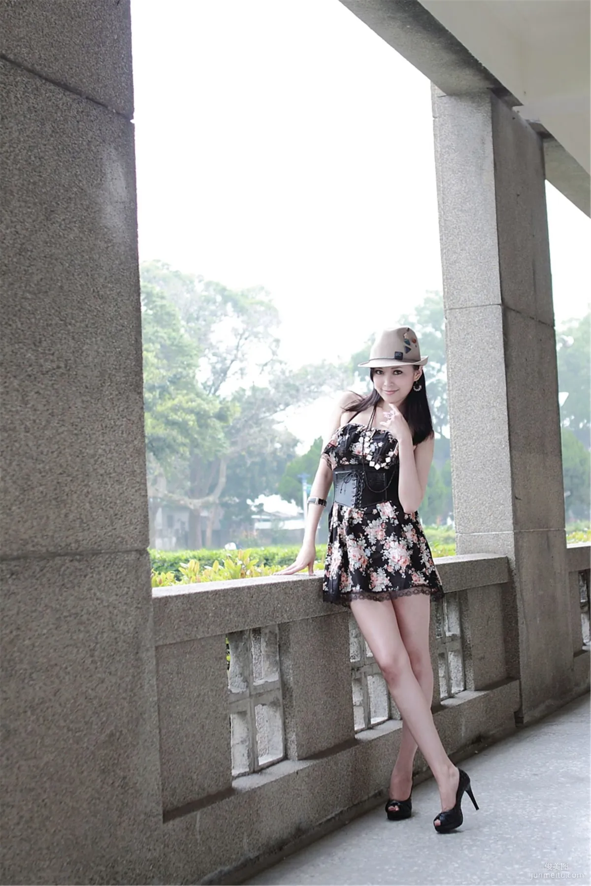Taiwan Model Avy Du Kewei, Fashion Dress Street Snap Photo Set photo 2