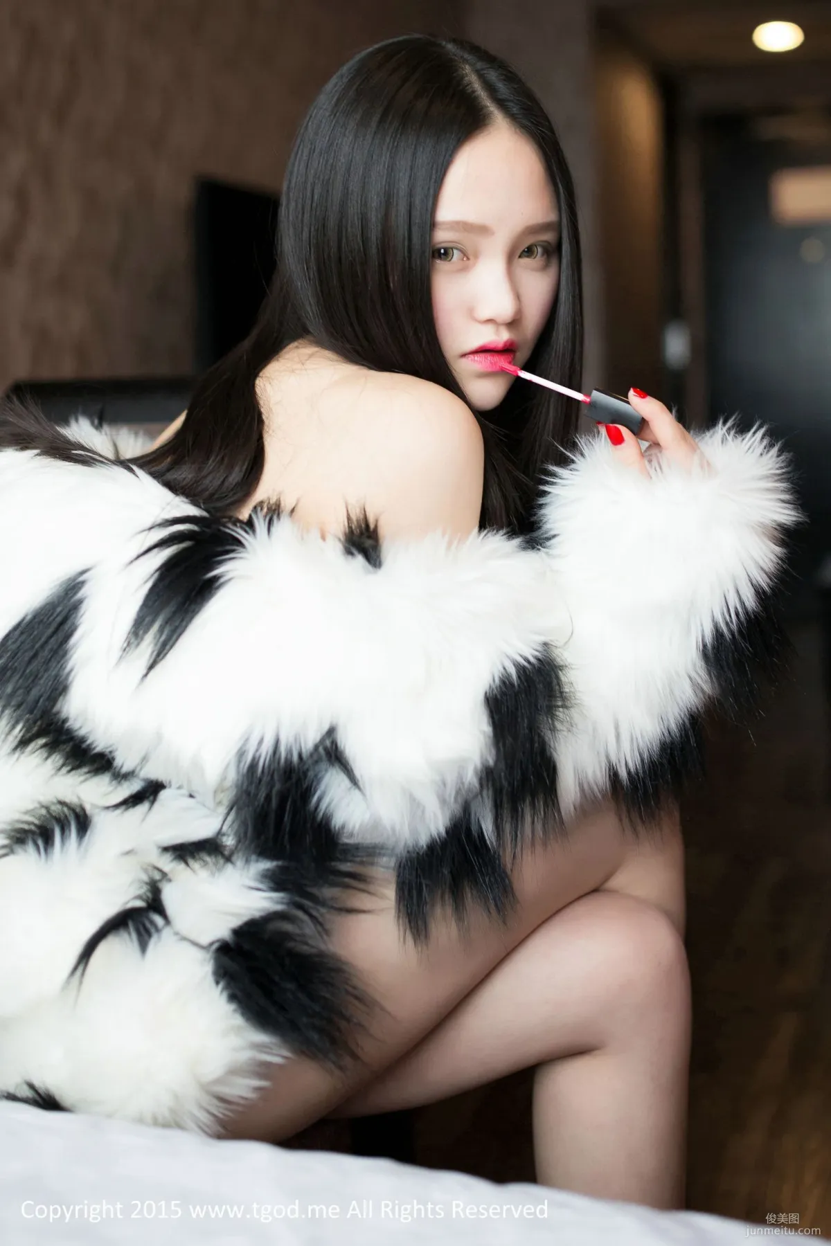 可愛女神佩佩Cassie 《皮草VS白襯衣》 [TGOD推女神] 寫真集 46