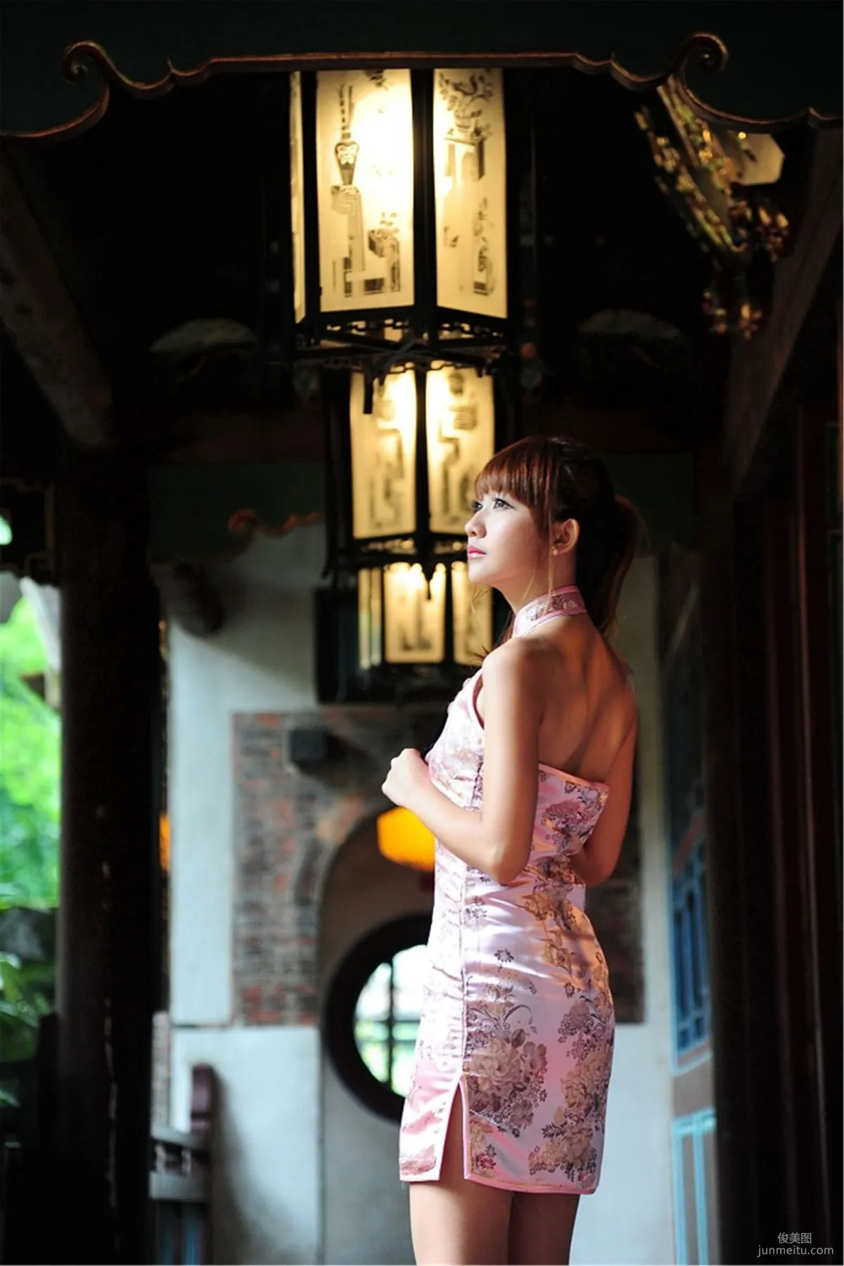 Taiwanese Girl Tang Tang, Lin Family Mansion Classical Cheongsam Outdoor Shoot Photo Set photo 5