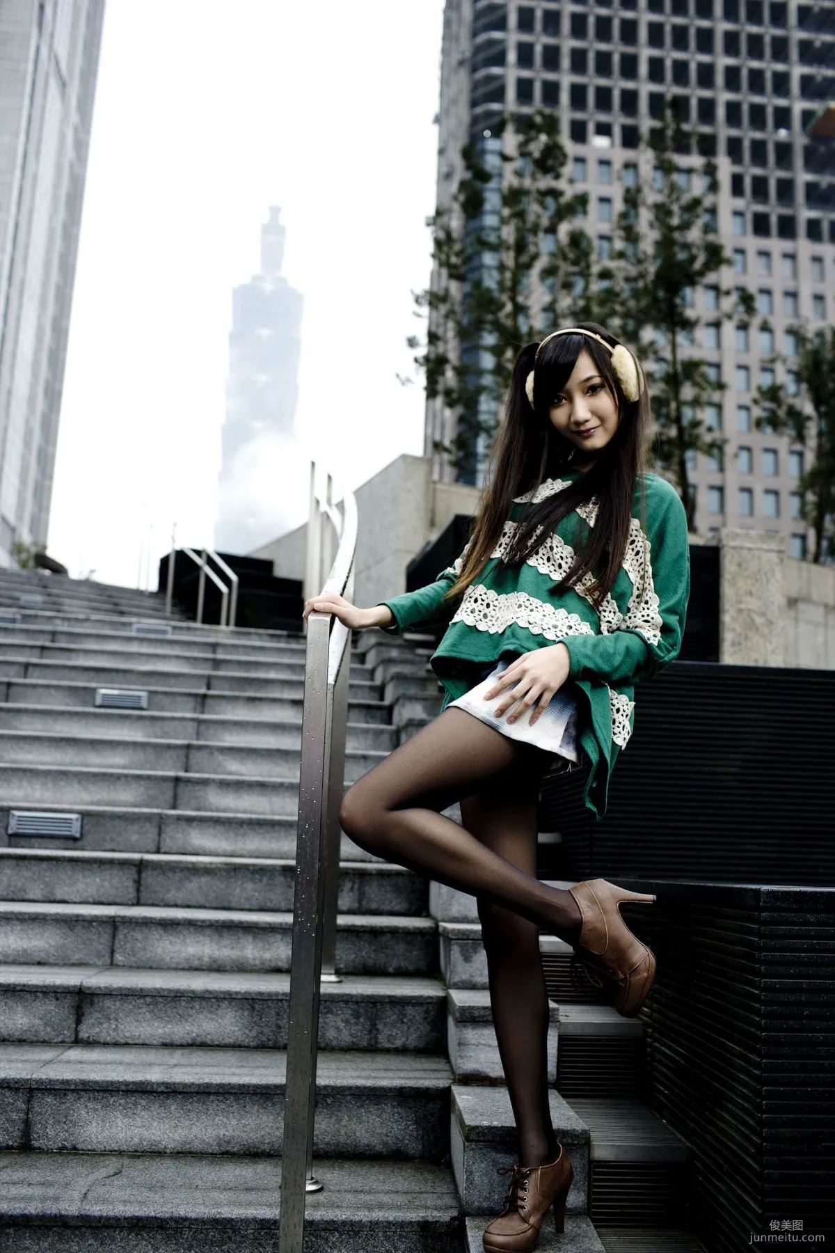 Tina Li Shuang Black Stockings Street Snap Photos Photo Collection photo 12