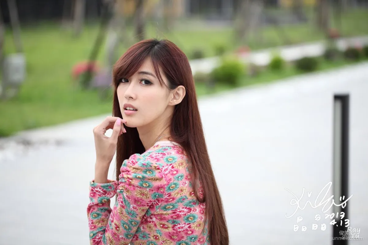 Taiwan Beauty Liao Tingling/Kila Jingjing 'Floral Ultra-Short Skirt Street Snap' Photo Set photo 39