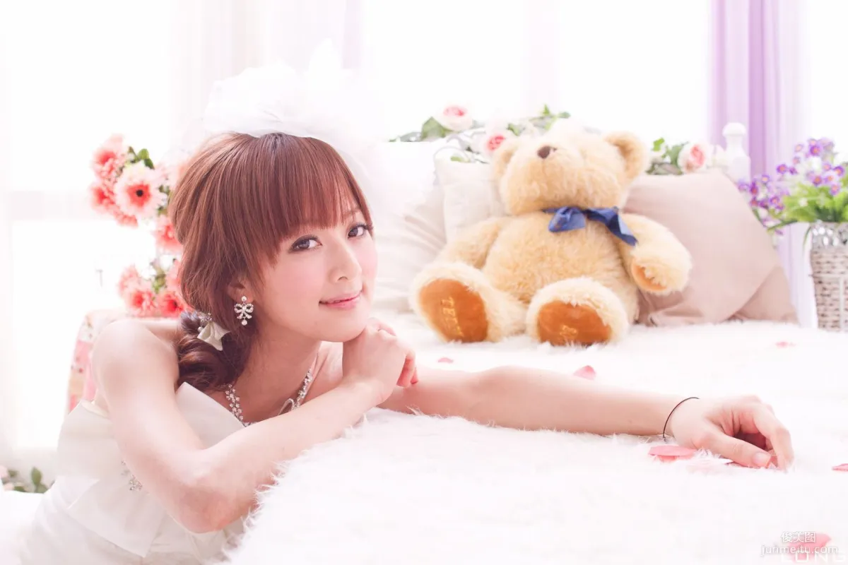 果子MM/张凯洁《棚拍婚纱》写真集7