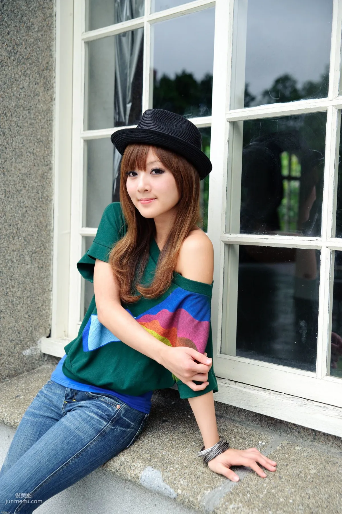 Mikako and Minako, NTU Outdoor Shoot Part 1 Photo Set photo 9