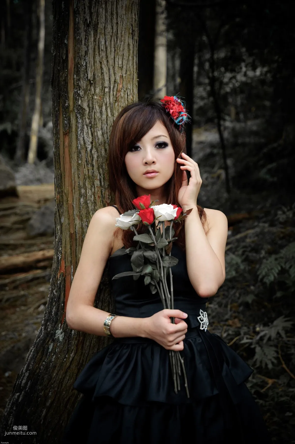 Guo Zi MM/Mikako White Waltz + Black Obsession Outdoor Photo Set photo 93