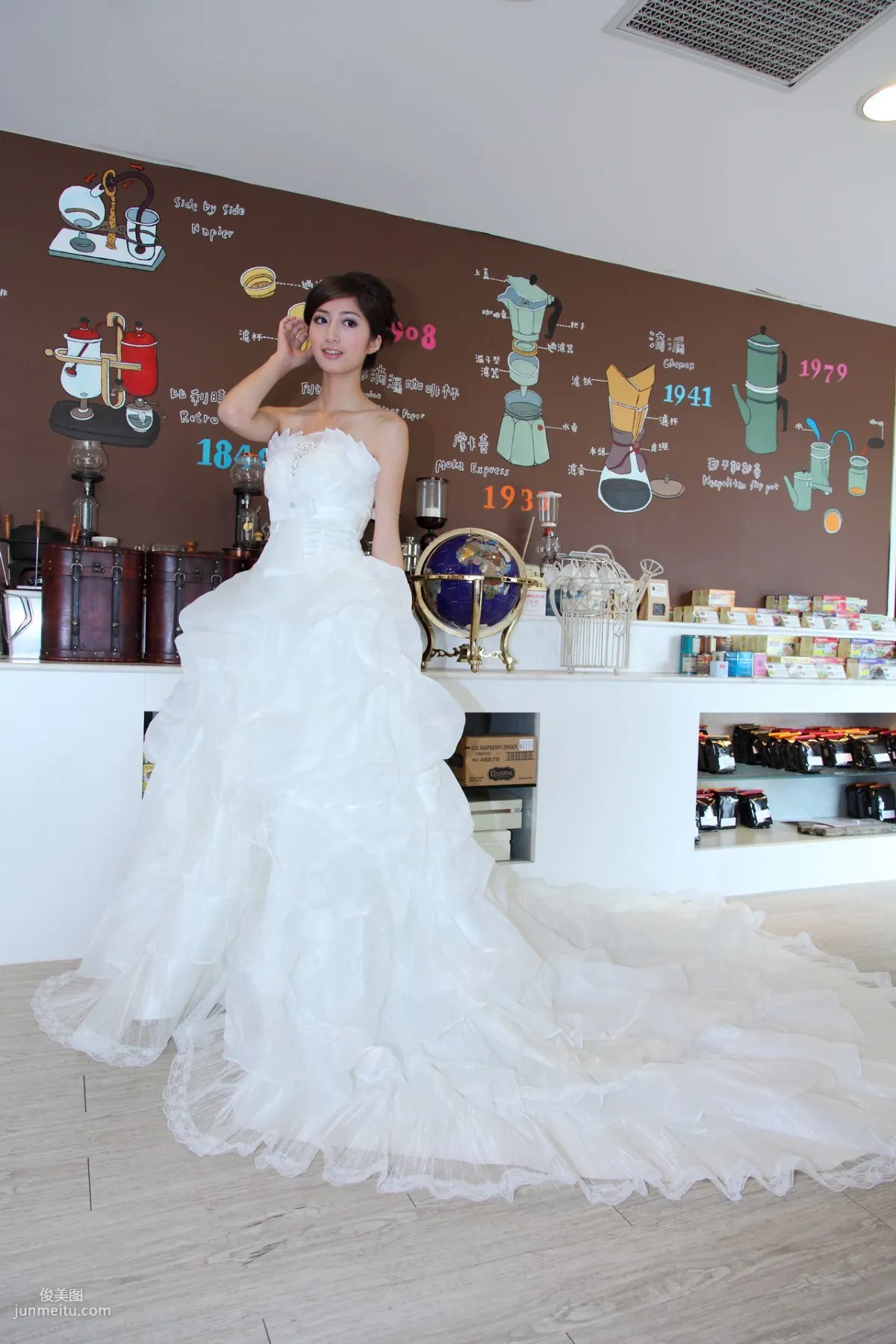 Taiwan Elegant Beauty Emily, Beautiful White Wedding Dress Photo Set photo 18