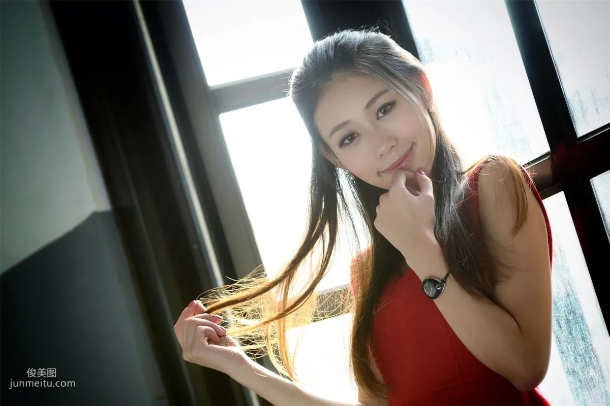 Taiwan Goddess Jia Beier "Aesthetic Fashion Outdoor Shoot" Photo Set photo 12